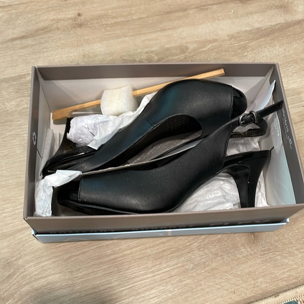 Life Stride black heels